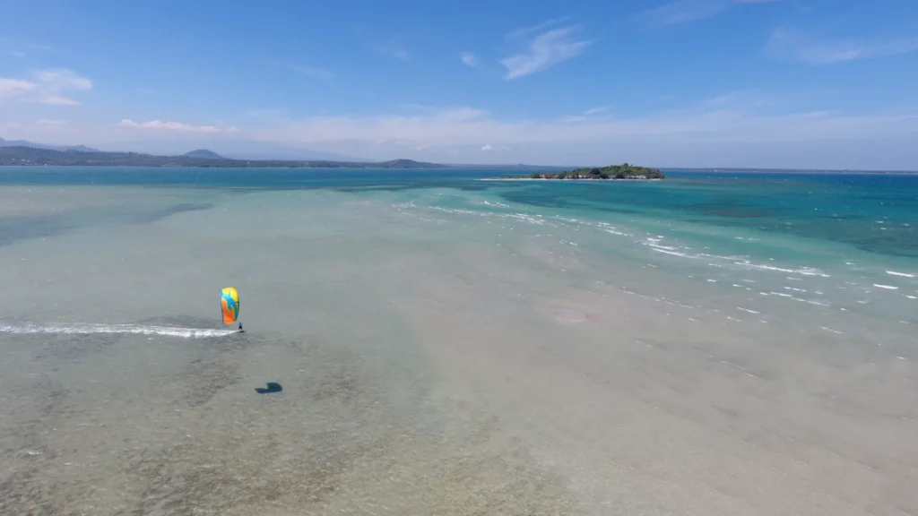 Flat lagoon for kiteboarding holidays trip in asia far
