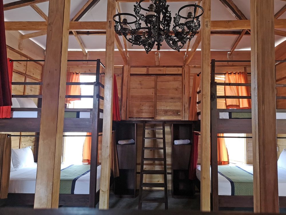 Bunk beds bungalow hotel jeneponto